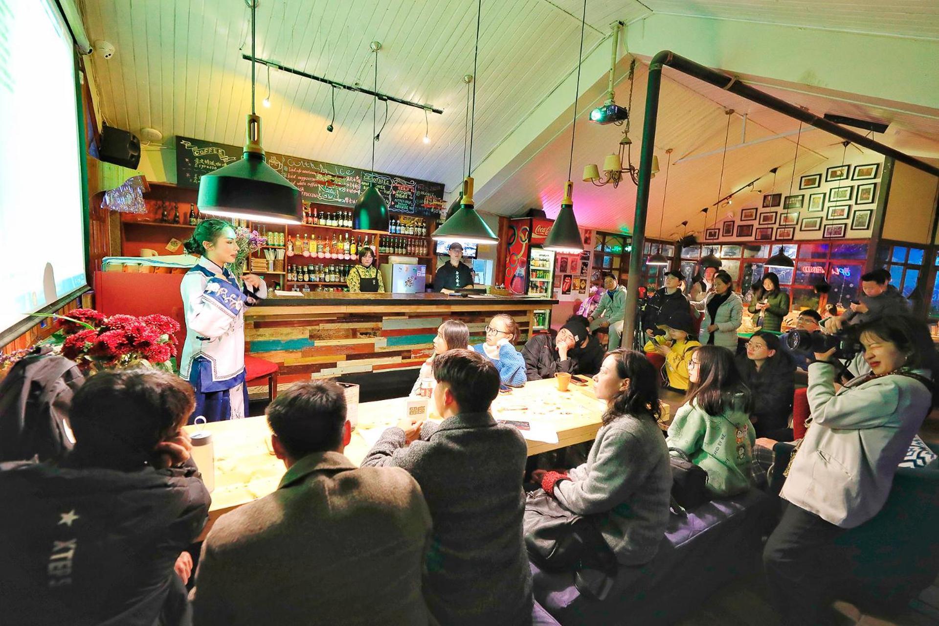 Kunming Upland International Youth Hostel Near The City Center ,2 Mins Walk To The Subway, 2 Mins Walk To The Green Lake, Close To Yuan Tong Temple, Old Street, Yunnan University, Convenient Payment And Visa Cards Are Accepted מראה חיצוני תמונה
