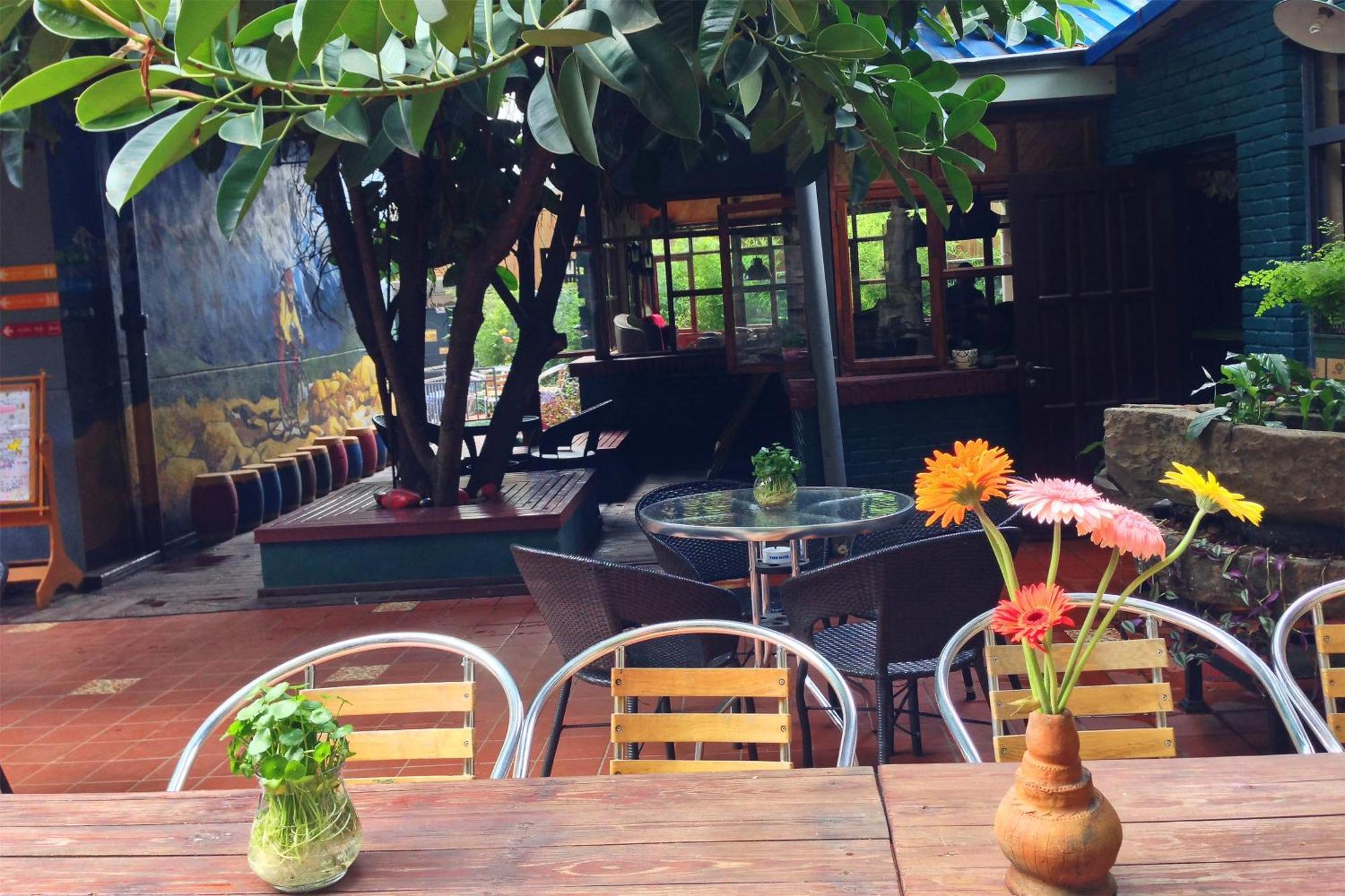 Kunming Upland International Youth Hostel Near The City Center ,2 Mins Walk To The Subway, 2 Mins Walk To The Green Lake, Close To Yuan Tong Temple, Old Street, Yunnan University, Convenient Payment And Visa Cards Are Accepted מראה חיצוני תמונה