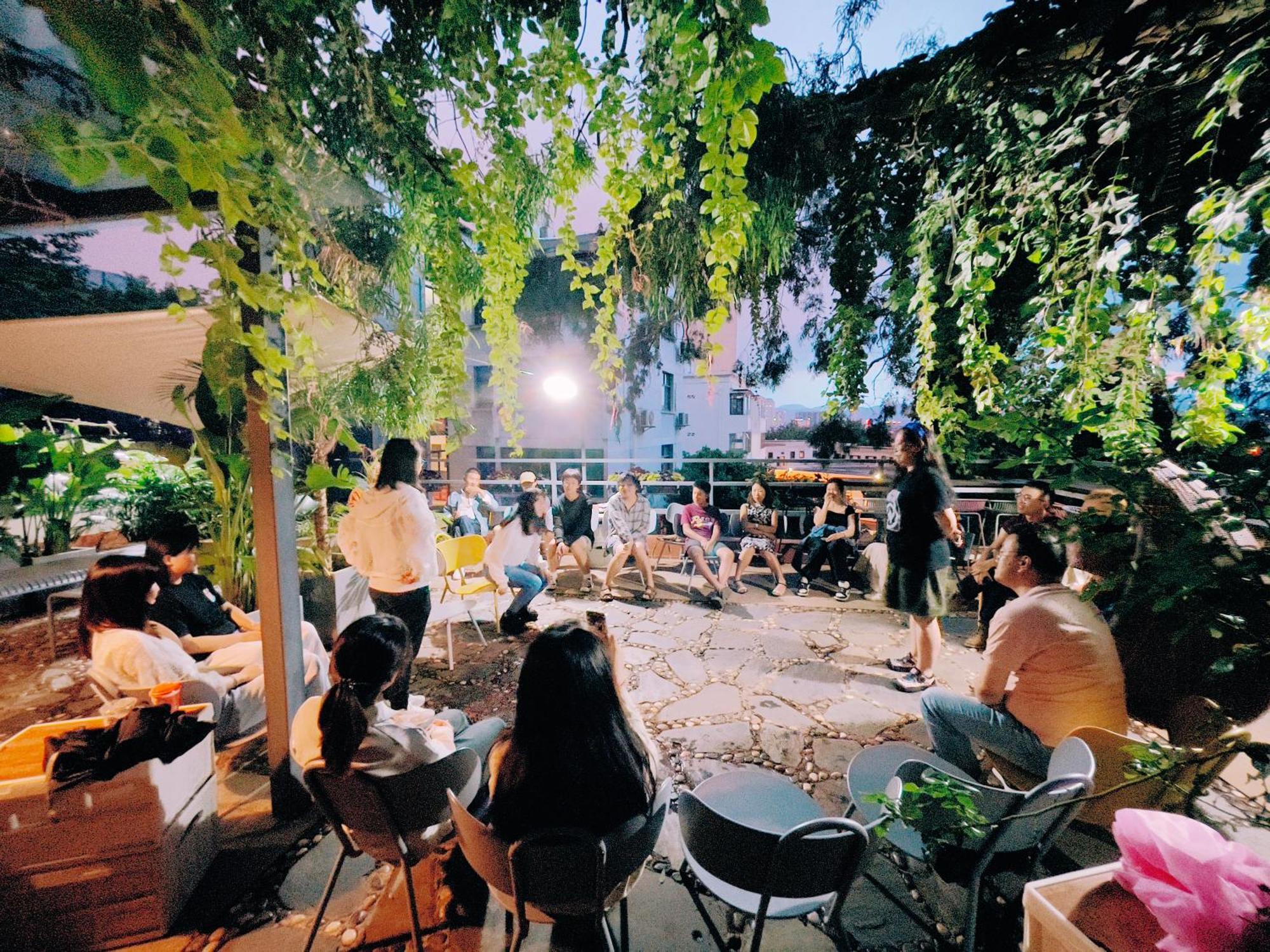 Kunming Upland International Youth Hostel Near The City Center ,2 Mins Walk To The Subway, 2 Mins Walk To The Green Lake, Close To Yuan Tong Temple, Old Street, Yunnan University, Convenient Payment And Visa Cards Are Accepted מראה חיצוני תמונה