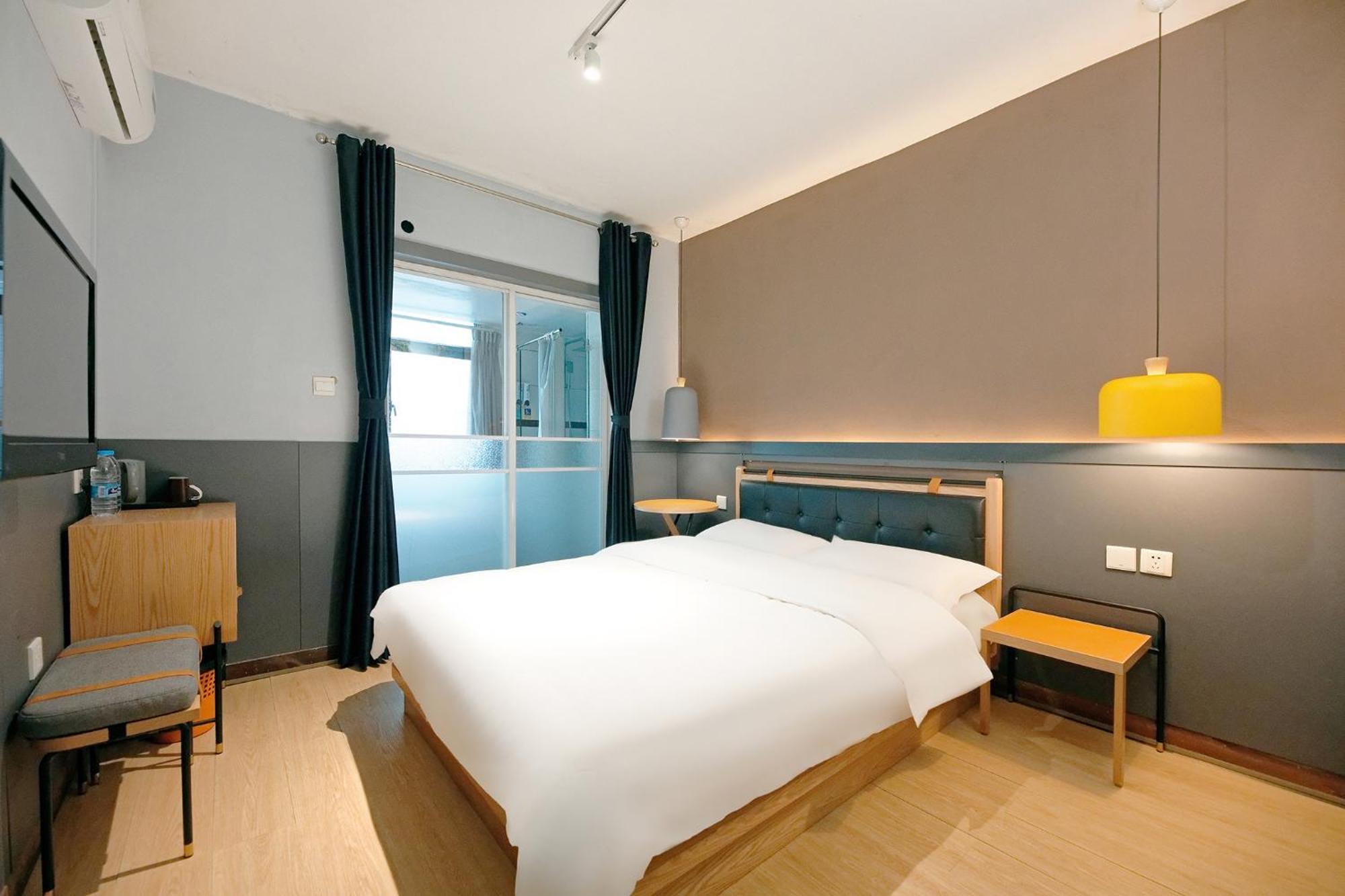 Kunming Upland International Youth Hostel Near The City Center ,2 Mins Walk To The Subway, 2 Mins Walk To The Green Lake, Close To Yuan Tong Temple, Old Street, Yunnan University, Convenient Payment And Visa Cards Are Accepted מראה חיצוני תמונה