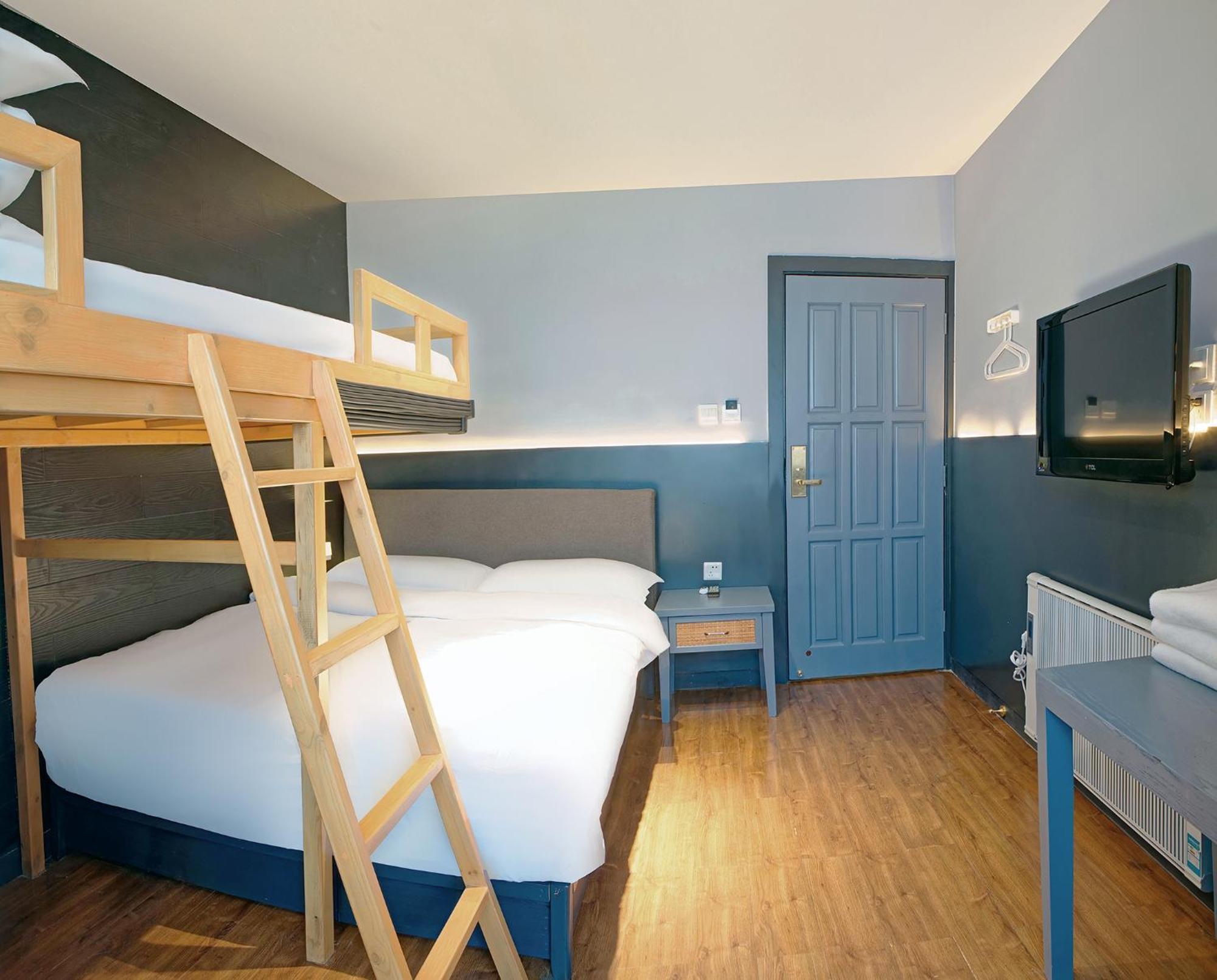 Kunming Upland International Youth Hostel Near The City Center ,2 Mins Walk To The Subway, 2 Mins Walk To The Green Lake, Close To Yuan Tong Temple, Old Street, Yunnan University, Convenient Payment And Visa Cards Are Accepted מראה חיצוני תמונה