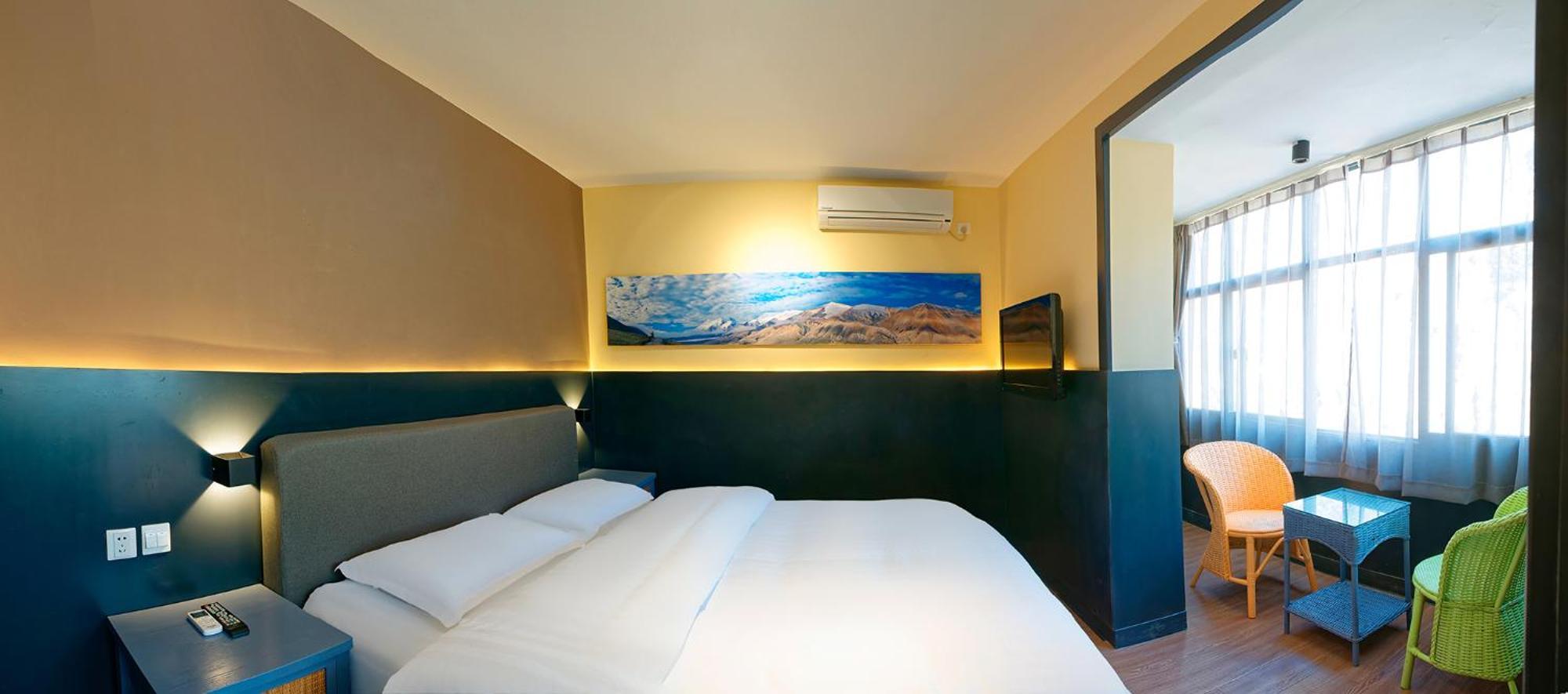 Kunming Upland International Youth Hostel Near The City Center ,2 Mins Walk To The Subway, 2 Mins Walk To The Green Lake, Close To Yuan Tong Temple, Old Street, Yunnan University, Convenient Payment And Visa Cards Are Accepted מראה חיצוני תמונה