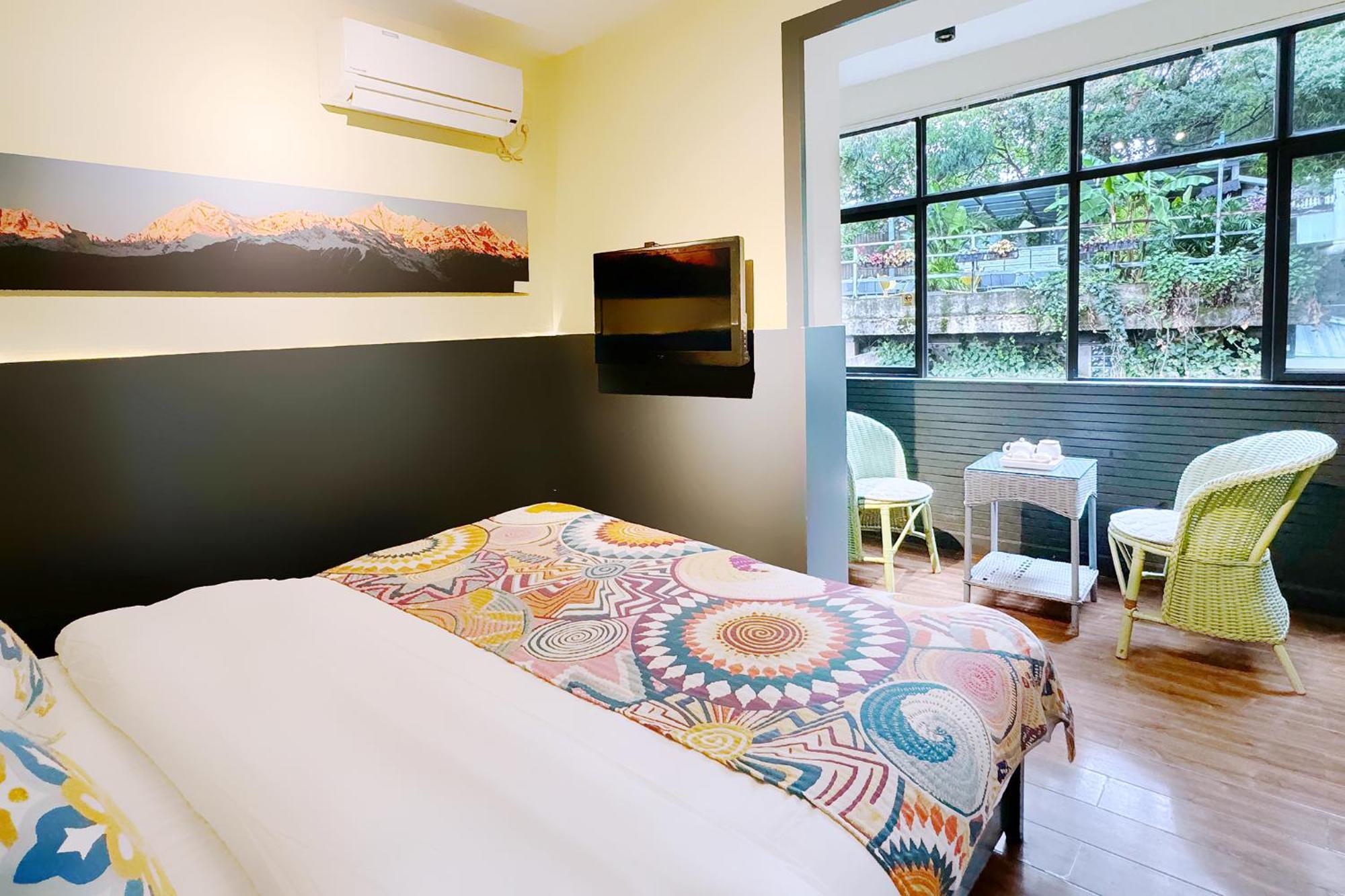 Kunming Upland International Youth Hostel Near The City Center ,2 Mins Walk To The Subway, 2 Mins Walk To The Green Lake, Close To Yuan Tong Temple, Old Street, Yunnan University, Convenient Payment And Visa Cards Are Accepted מראה חיצוני תמונה