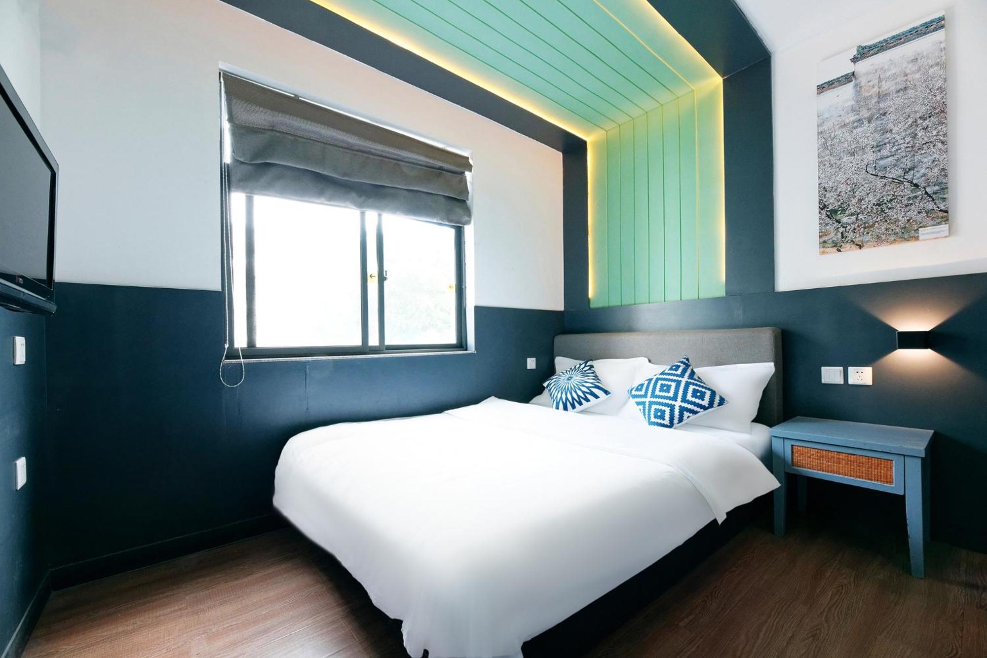Kunming Upland International Youth Hostel Near The City Center ,2 Mins Walk To The Subway, 2 Mins Walk To The Green Lake, Close To Yuan Tong Temple, Old Street, Yunnan University, Convenient Payment And Visa Cards Are Accepted מראה חיצוני תמונה