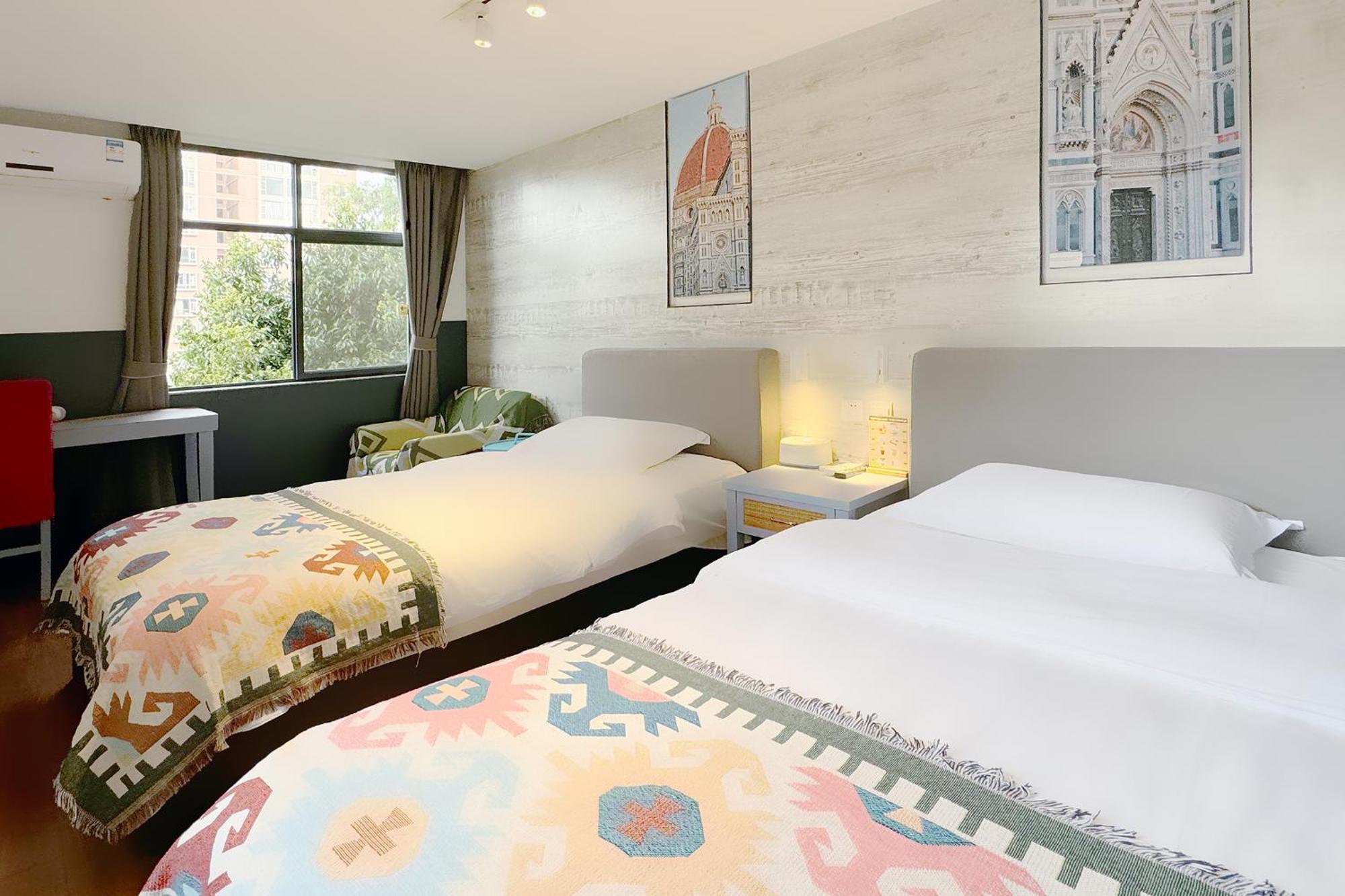 Kunming Upland International Youth Hostel Near The City Center ,2 Mins Walk To The Subway, 2 Mins Walk To The Green Lake, Close To Yuan Tong Temple, Old Street, Yunnan University, Convenient Payment And Visa Cards Are Accepted מראה חיצוני תמונה
