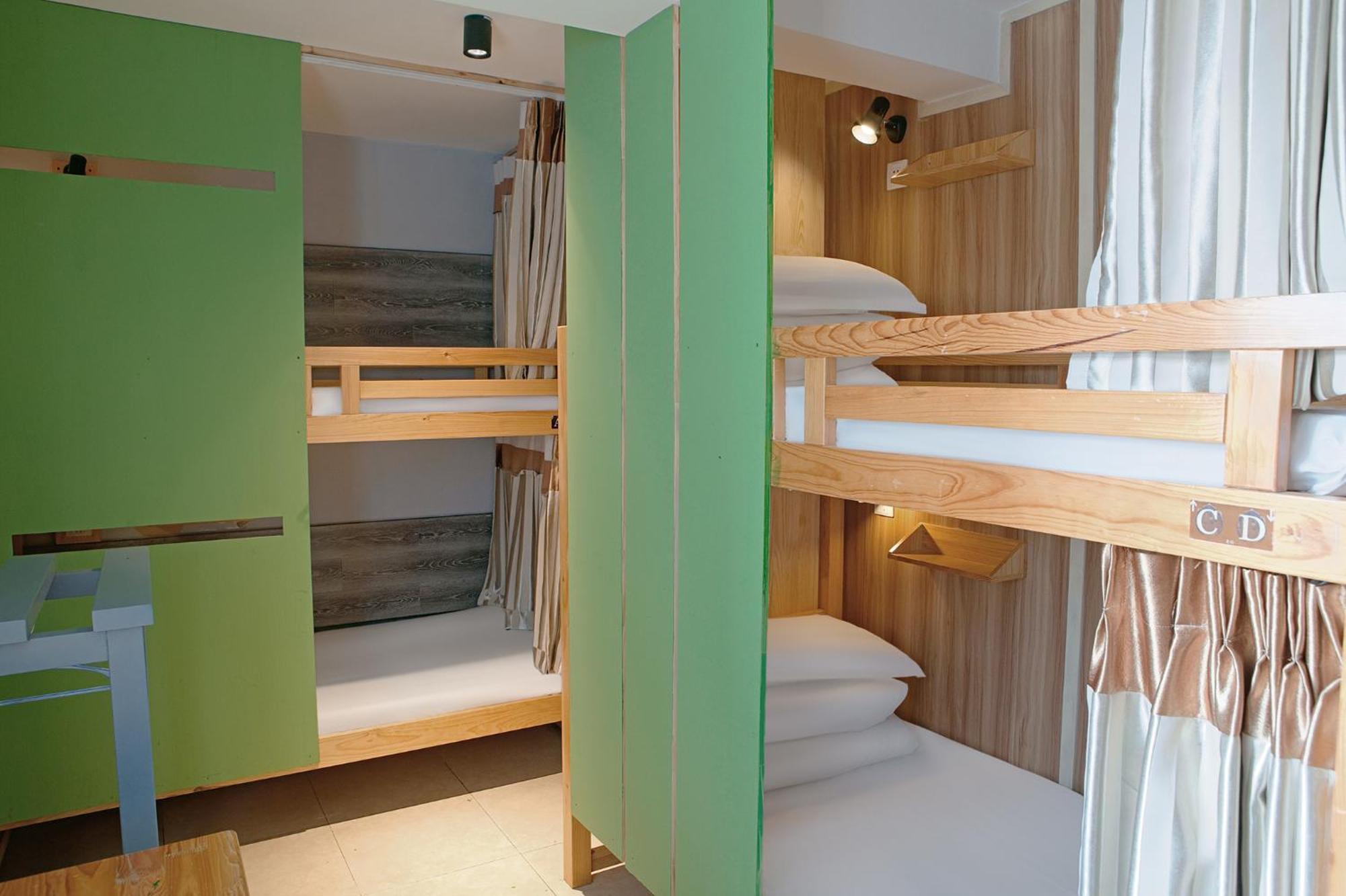 Kunming Upland International Youth Hostel Near The City Center ,2 Mins Walk To The Subway, 2 Mins Walk To The Green Lake, Close To Yuan Tong Temple, Old Street, Yunnan University, Convenient Payment And Visa Cards Are Accepted מראה חיצוני תמונה