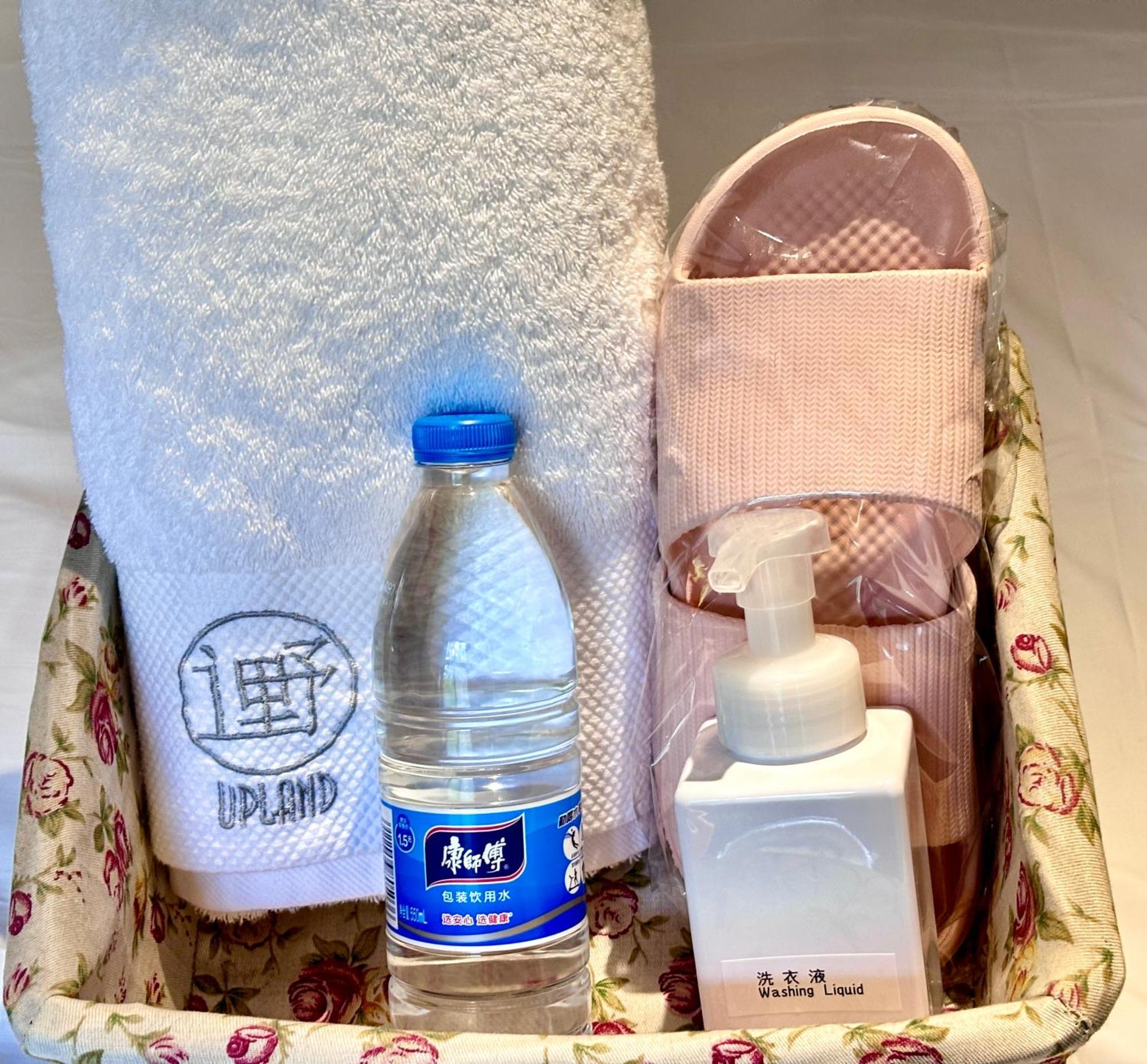 Kunming Upland International Youth Hostel Near The City Center ,2 Mins Walk To The Subway, 2 Mins Walk To The Green Lake, Close To Yuan Tong Temple, Old Street, Yunnan University, Convenient Payment And Visa Cards Are Accepted מראה חיצוני תמונה